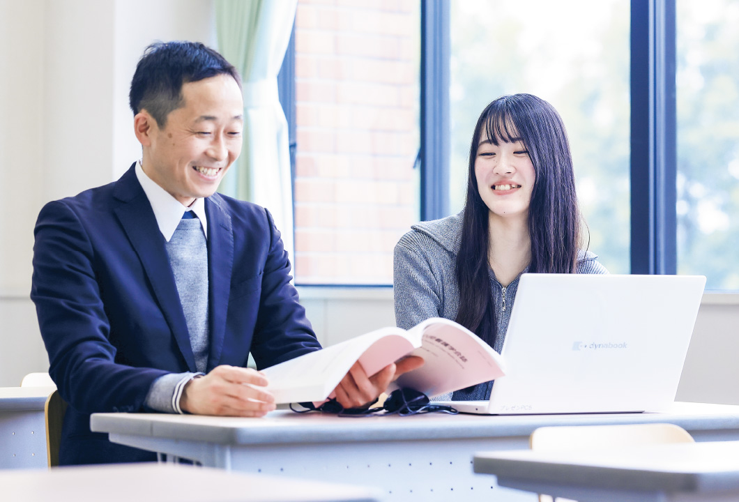 入学後はすぐにゼミ担当教員が日々の学習と進路をサポート